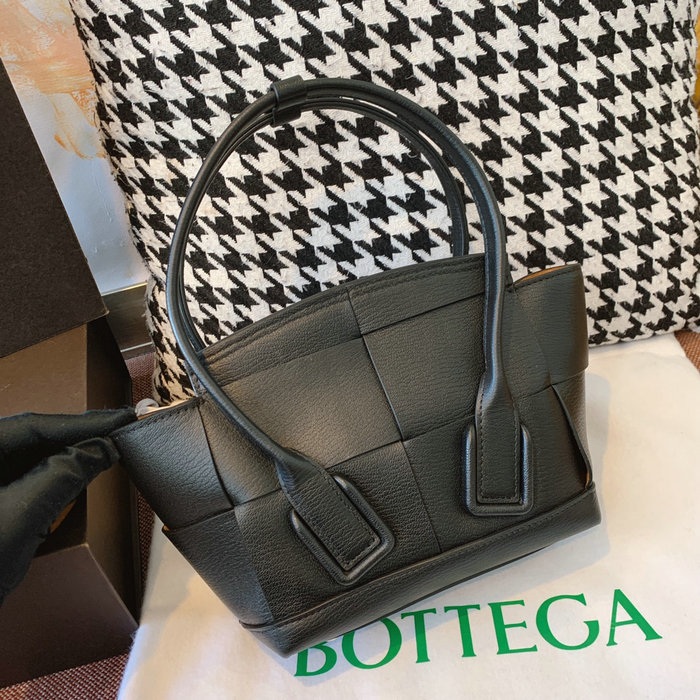 Bottega Veneta Mini Arco 29 bag Black GP1007