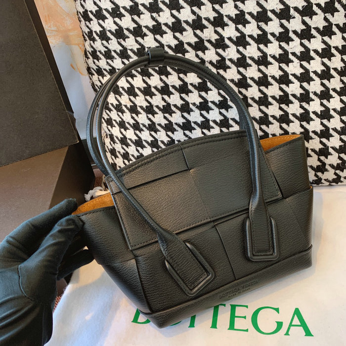 Bottega Veneta Mini Arco 29 bag Black GP1007