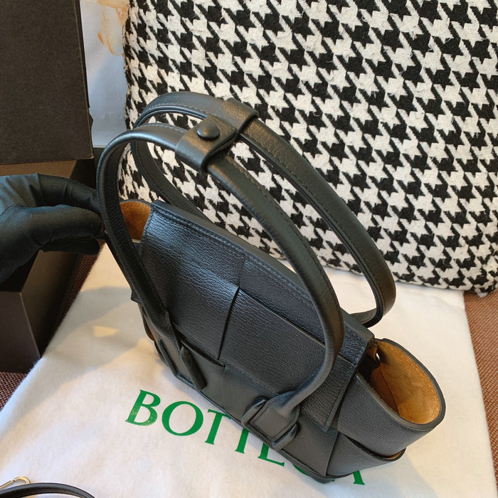 Bottega Veneta Mini Arco 29 bag Black GP1007