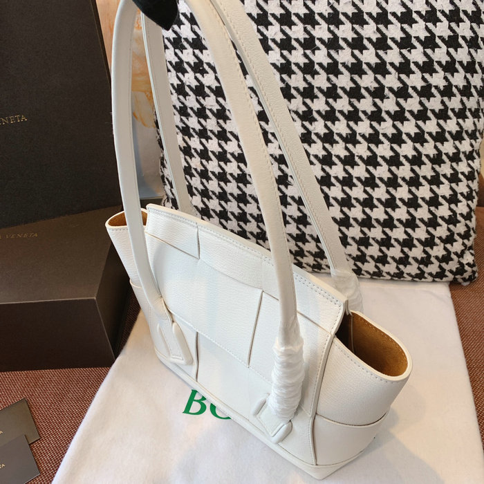 Bottega Veneta Small Arco 33 bag White B1007