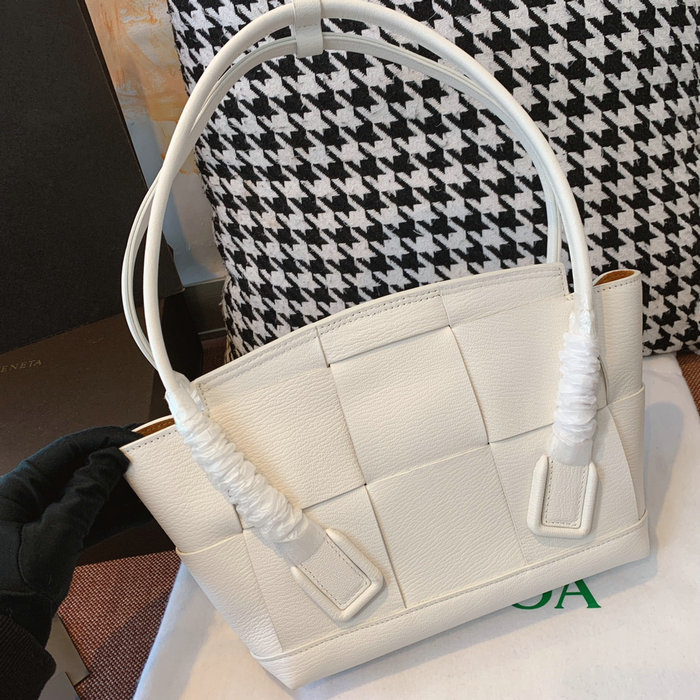 Bottega Veneta Small Arco 33 bag White B1007