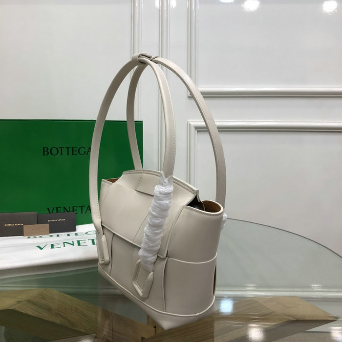 Bottega Veneta Small Arco 33 bag in Smooth leather White B1007