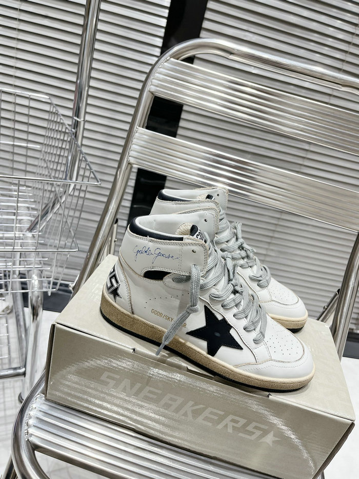 Golden Goose Calfskin Sneaker SNG082616