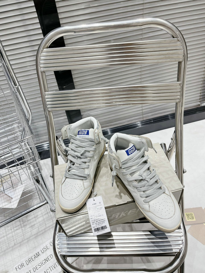 Golden Goose Calfskin Sneaker SNG082618