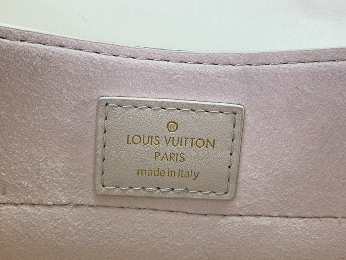 Louis VUitton Hide and Seek Cream M22724