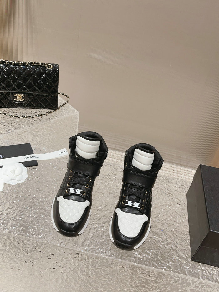 Chanel Sneakers SNC090810