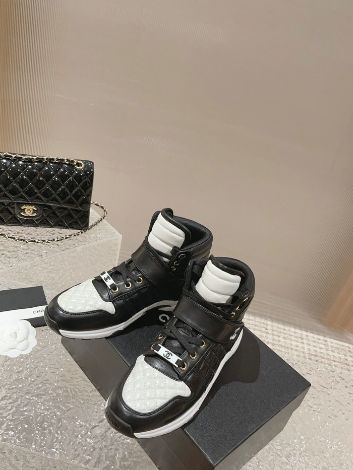 Chanel Sneakers SNC090810