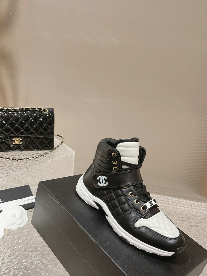 Chanel Sneakers SNC090810