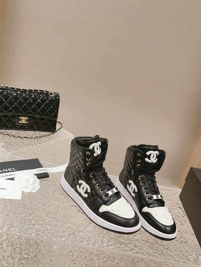 Chanel Sneakers SNC090811