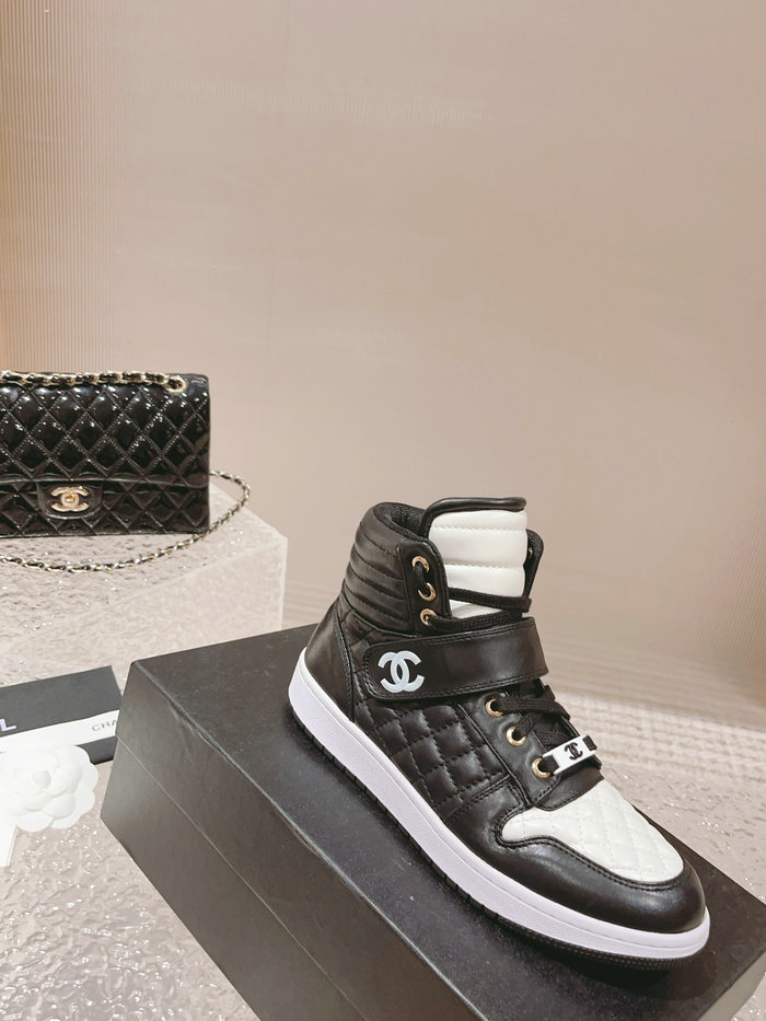 Chanel Sneakers SNC090812