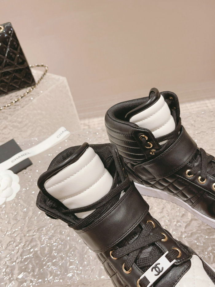 Chanel Sneakers SNC090812