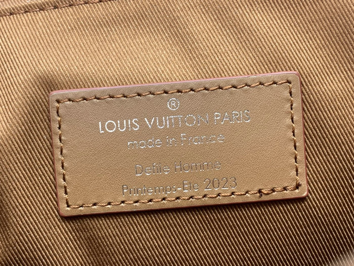 Louis Vuitton Montsouris Messenger Brown M23097