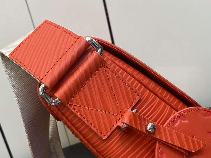 Louis Vuitton Montsouris Messenger Red M23097