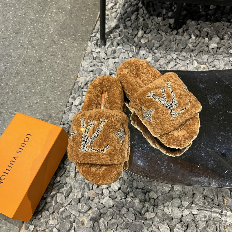 Louis Vuitton Wool Slides SJL091301