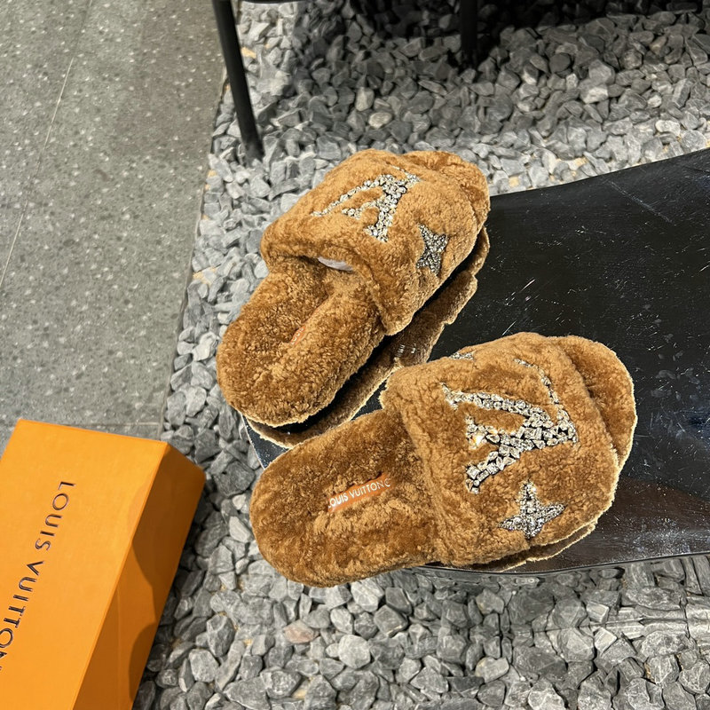 Louis Vuitton Wool Slides SJL091301