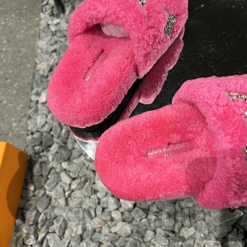 Louis Vuitton Wool Slides SJL091302