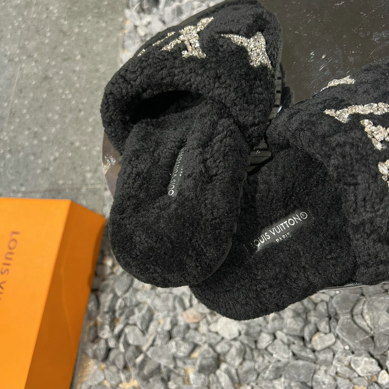 Louis Vuitton Wool Slides SJL091303