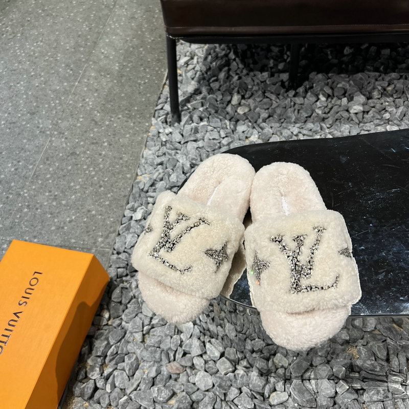 Louis Vuitton Wool Slides SJL091306