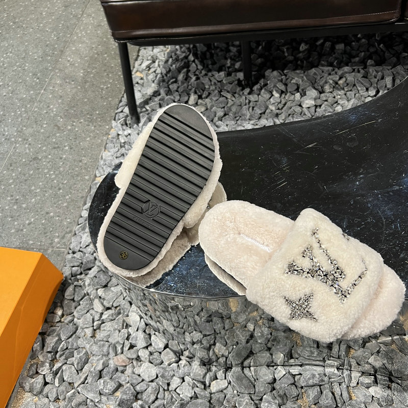 Louis Vuitton Wool Slides SJL091306