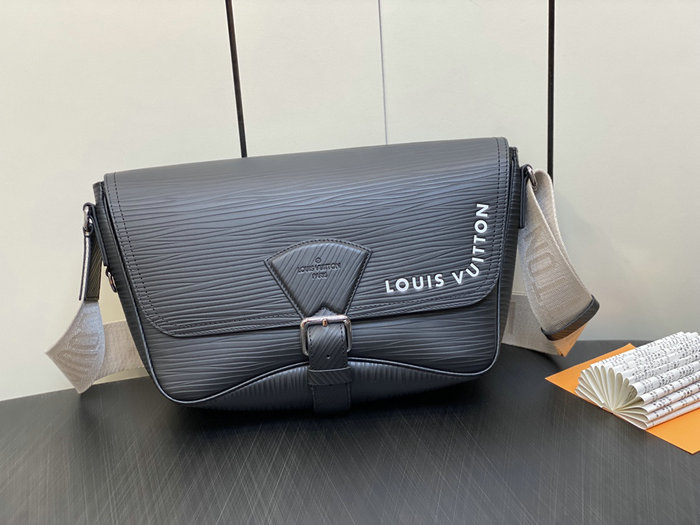 Louis Vuitton Montsouris Messenger Black M23097