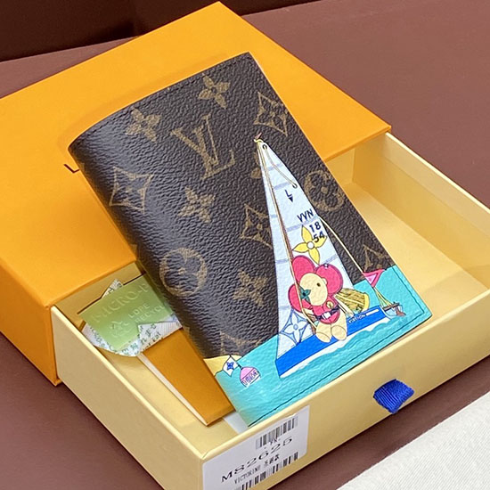 LOUIS VUITTON Passport Cover M82625