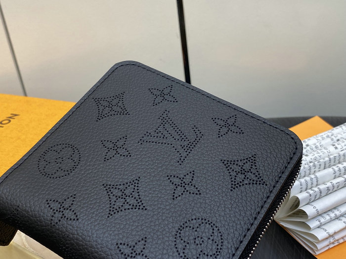 LOUIS VUITTON Zippy Compact Wallet Black M81558