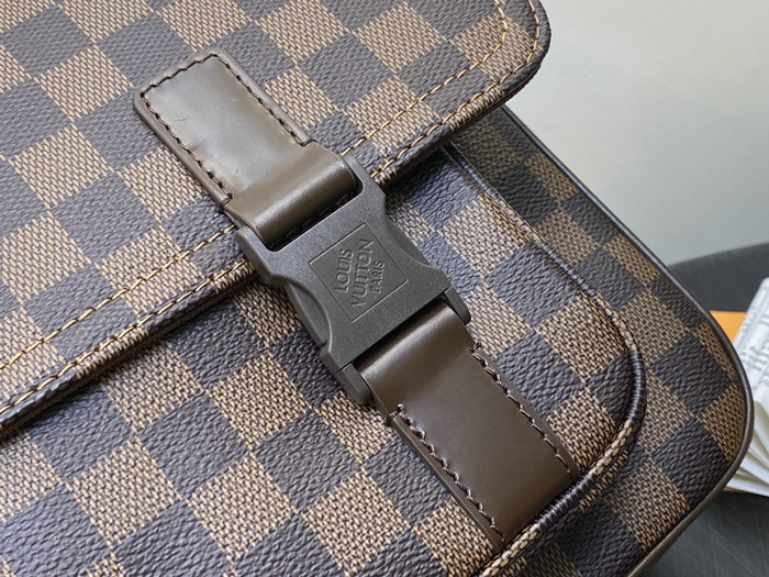 Louis Vuitton Messenger Melville shoulder bag N51125