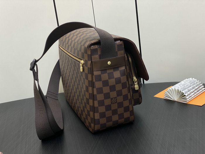 Louis Vuitton Messenger Melville shoulder bag N51125