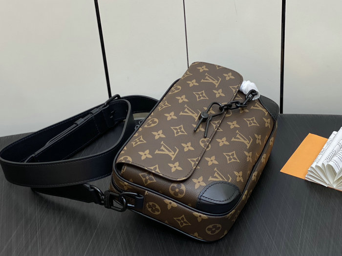 LV Monogram Canvas Steamer Messenger M46795