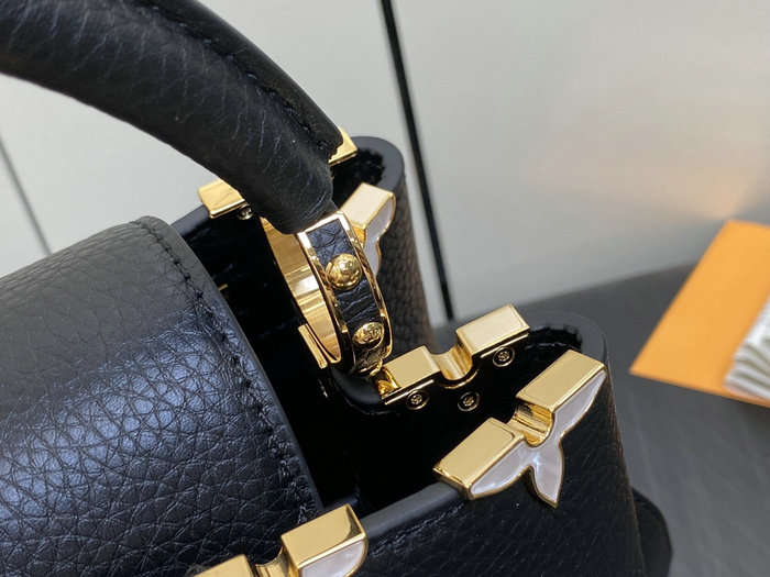 Louis Vuitton Capucines BB Black M23263