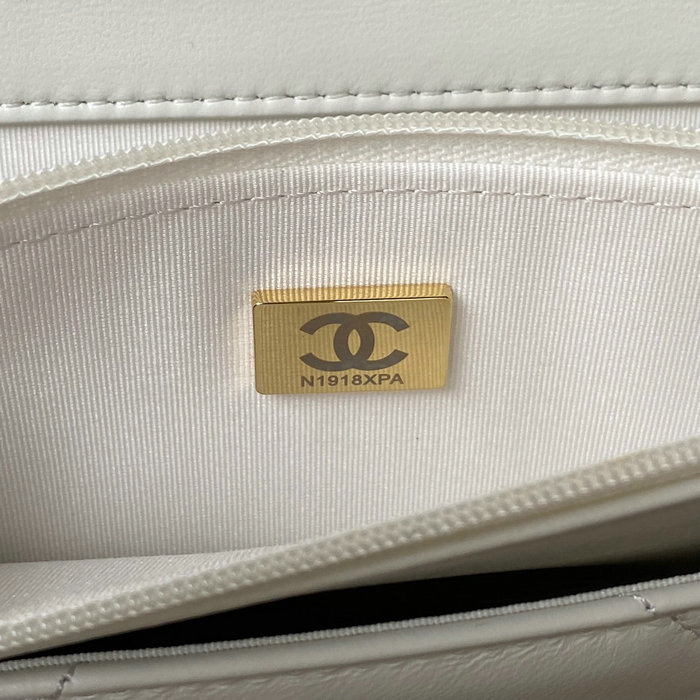 Chanel 19 Wallet On Chain White with Gold hardware AP3267