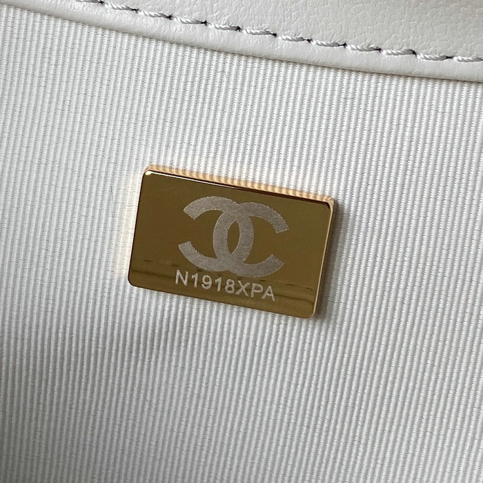 Chanel Lambskin Messenger Bag White AS4610