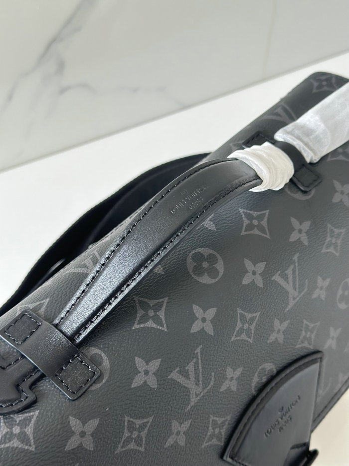 Louis Vuitton Montsouris Messenger Bag M46685