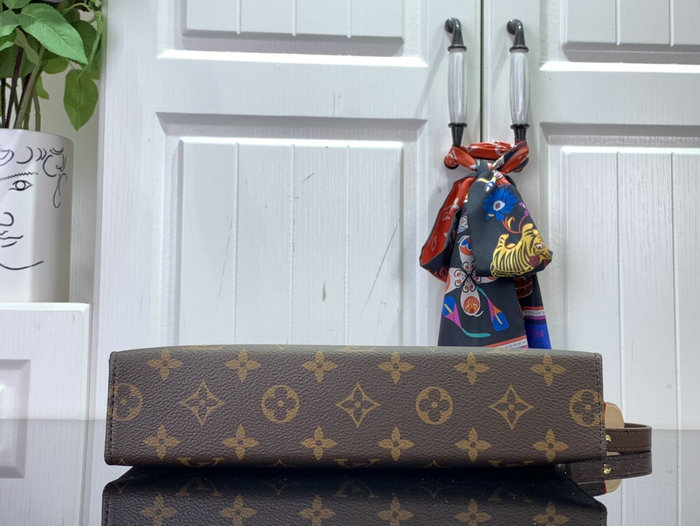 Louis Vuitton Pochette Voyage MM M47542