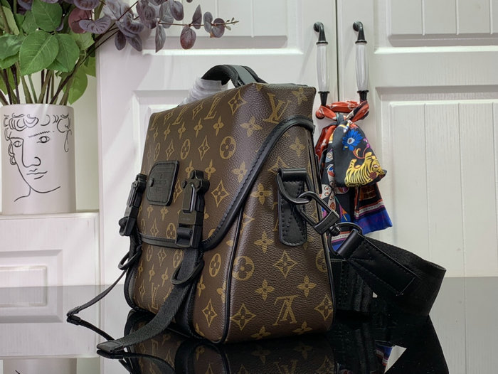 LV Trail Messenger M46972