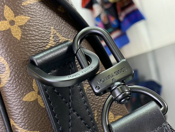 LV Trail Messenger M46972