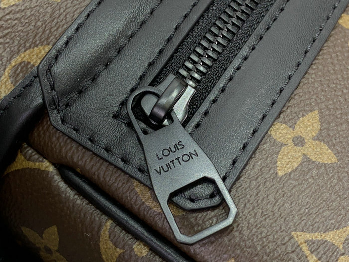 LV Trail Messenger M46972