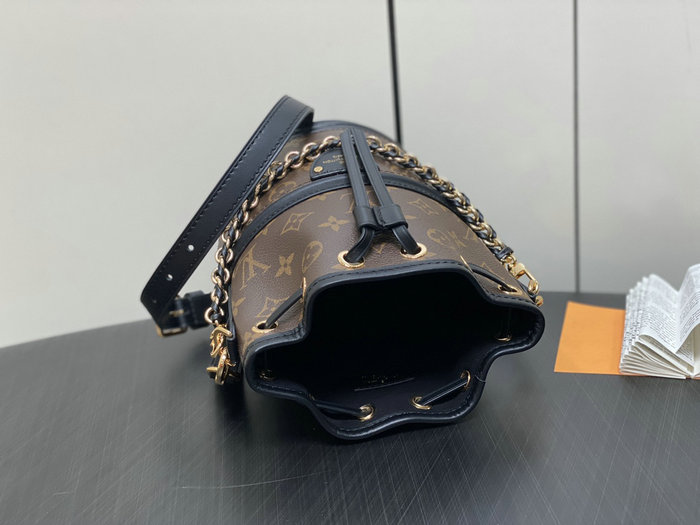 Louis Vuitton Canoe M83480