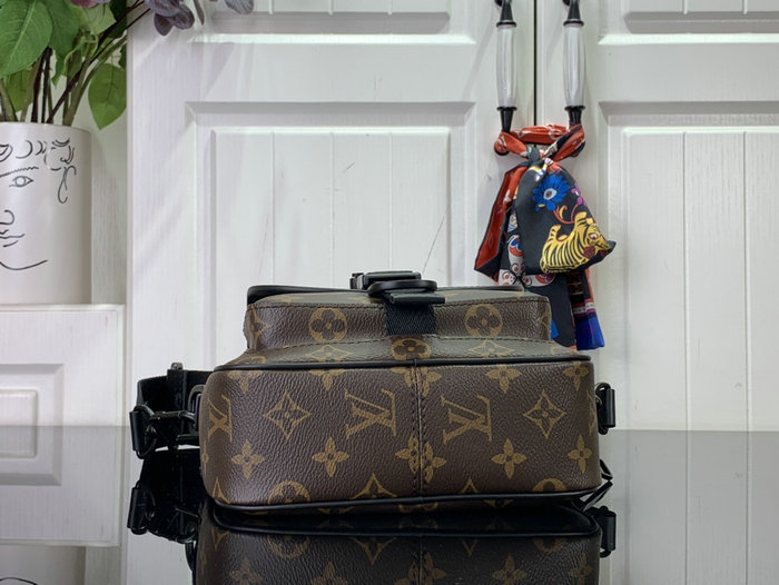 Louis Vuitton Quest Messenger M46973