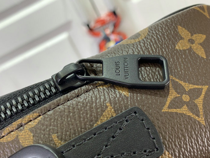 Louis Vuitton Quest Messenger M46973