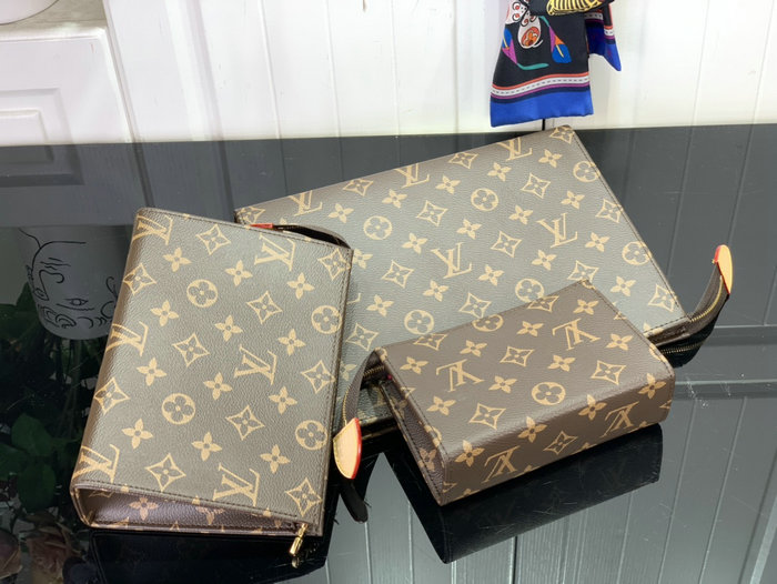 Louis Vuitton Trio Toilet Pouch M47195