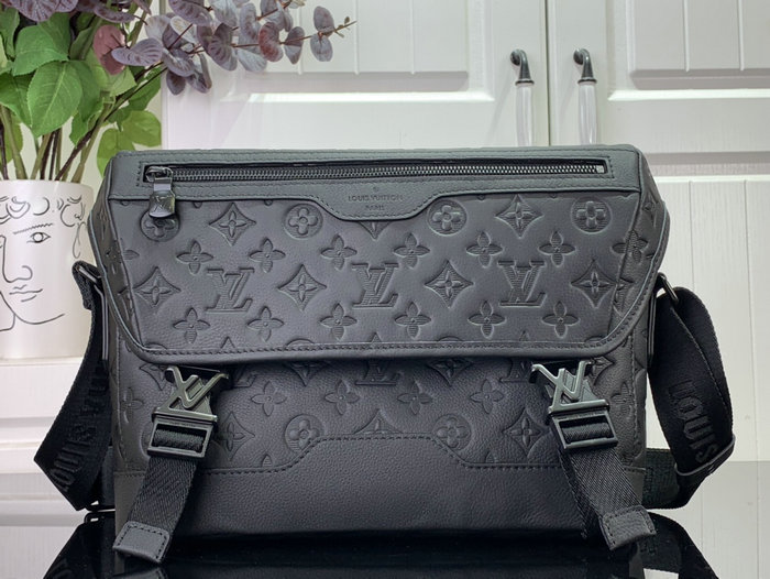 Louis Vuitton Messenger Voyager PM M25121