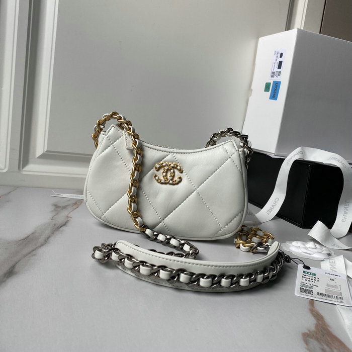 Chanel 19 Clutch With Chain White AP3763