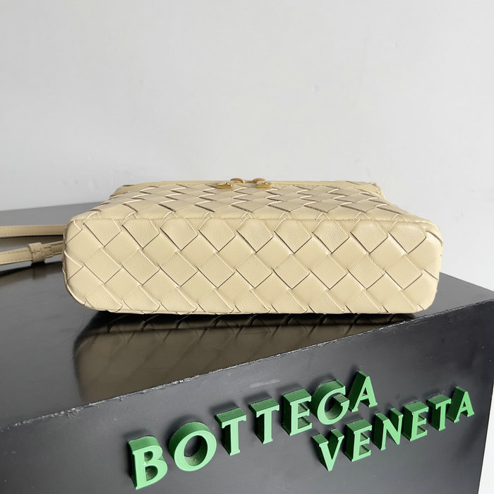 Bottega Veneta Bang Bang Vanity Case B789109 Beige