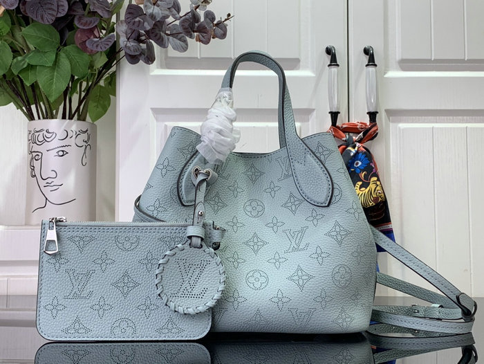 Louis Vuitton Blossom PM Light Blue M21909