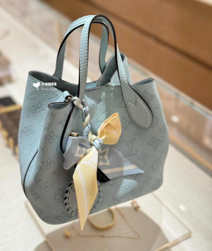 Louis Vuitton Blossom PM Light Blue M21909