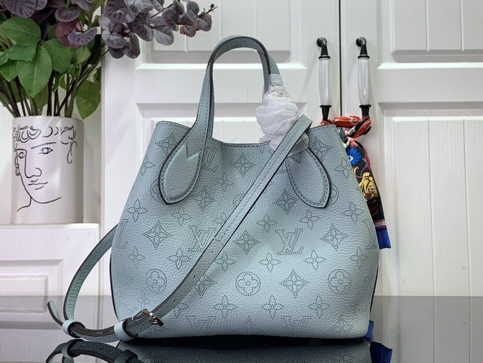 Louis Vuitton Blossom PM Light Blue M21909