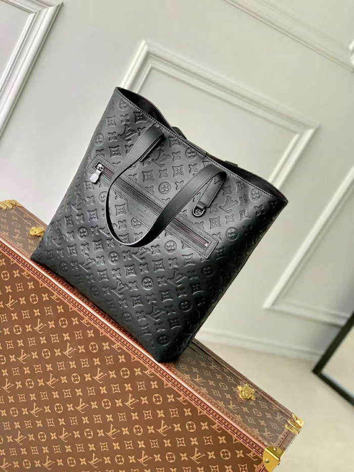 Louis Vuitton Excursion Tote M24777