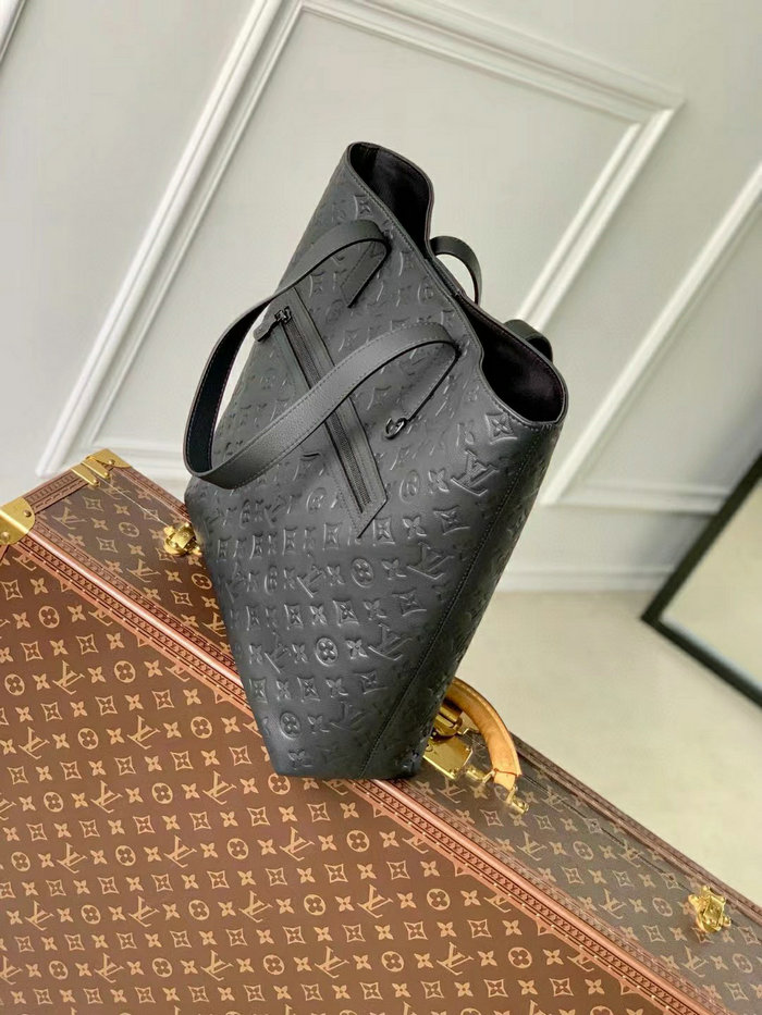 Louis Vuitton Excursion Tote M24777