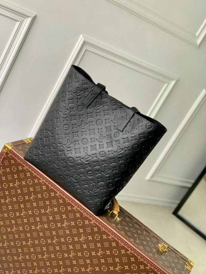 Louis Vuitton Excursion Tote M24777